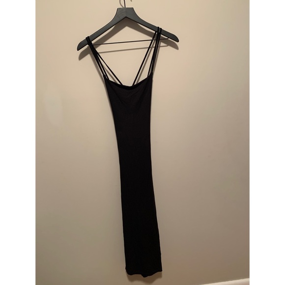 Backless dress - Picture 3 of 4